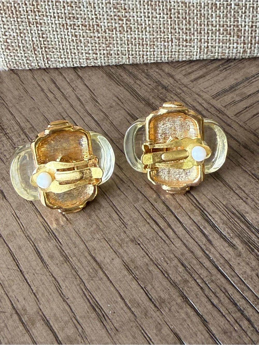 Kenneth Jay Lane Resin Gold Clip On Earrings - Picture 3 of 4